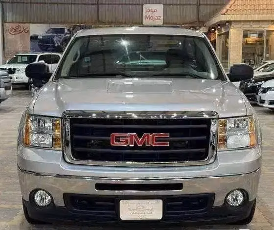 Подержанный GMC Sierra II (GMT900), 5.3 л, 2013 в Саудовская Аравия, Даммам от معرض الخشيبان للسيارات Серебристый цвет.  | AUTO.AE | Объявление #295476