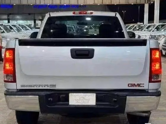 Подержанный GMC Sierra II (GMT900), 5.3 л, 2013 в Саудовская Аравия, Даммам от معرض الخشيبان للسيارات Серебристый цвет.  | AUTO.AE | Объявление #295476 — фото 6 из 10