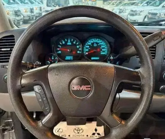 Подержанный GMC Sierra II (GMT900), 5.3 л, 2013 в Саудовская Аравия, Даммам от معرض الخشيبان للسيارات Серебристый цвет.  | AUTO.AE | Объявление #295476 — фото 8 из 10