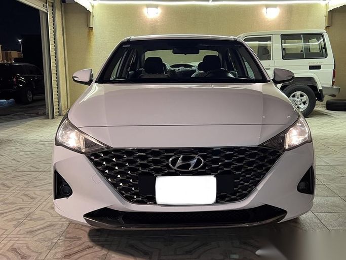 Подержанный Hyundai Accent V (HC) Рестайлинг, 1.6 л, 2022 в Саудовская Аравия, Даммам от معرض فخر الشرق للسيارات Белый цвет.  | AUTO.AE | Объявление #263859
