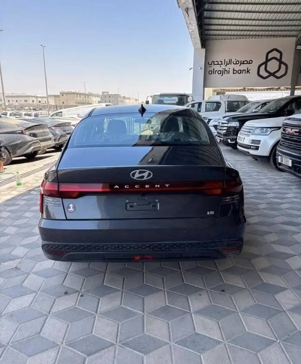 Новый Hyundai Accent VI (BN7), 1.5 л, 2026 в Саудовская Аравия, Даммам от معرض ون كارز للسيارات One Cars Серый цвет.  | AUTO.AE | Объявление #295378 — фото 4 из 10