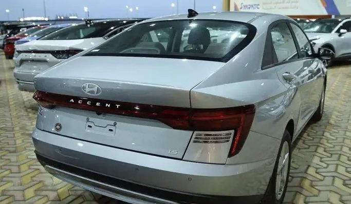New Hyundai Accent VI (BN7), 1.5 l, 2026 in Saudi Arabia, Dammam by معرض اسطول الدرة للسيارات, Silver color.  | AUTO.AE | Listing #296033 — photo 3 of 9