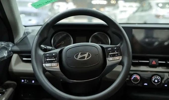 New Hyundai Accent VI (BN7), 1.5 l, 2026 in Saudi Arabia, Dammam by معرض اسطول الدرة للسيارات, Silver color.  | AUTO.AE | Listing #296033 — photo 8 of 9