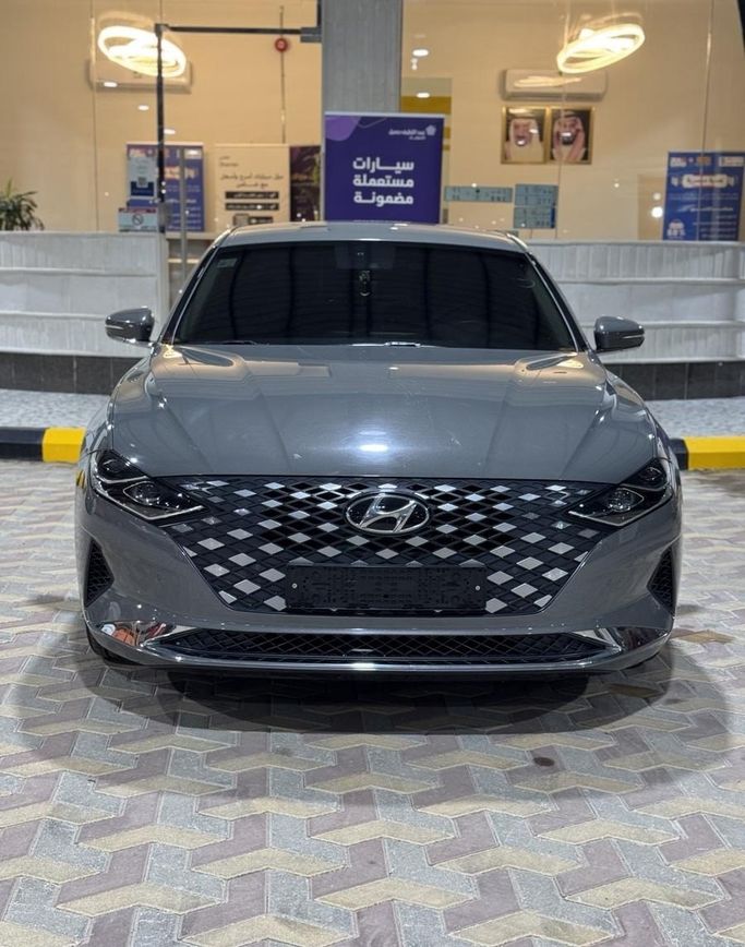 Подержанный Hyundai Azera III (IG) Рестайлинг, 2.5 л, 2020 в Саудовская Аравия, Даммам от مجموعة الخليج للسيارات Серый цвет.  | AUTO.AE | Объявление #262281