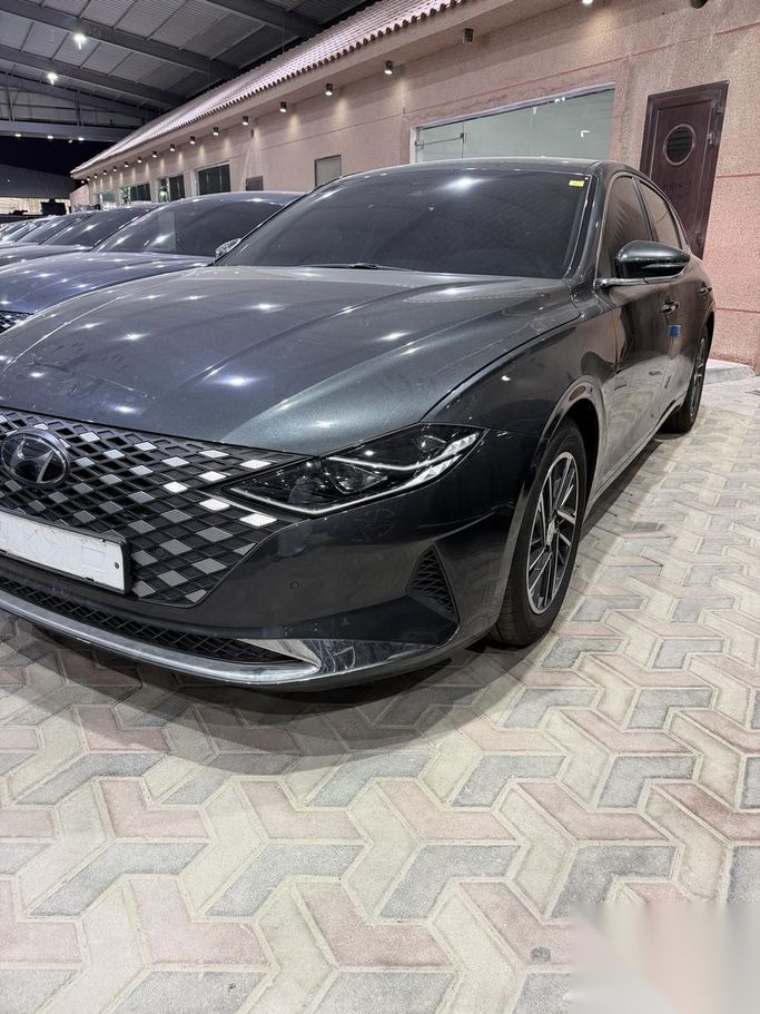 Used Hyundai Azera III (IG) Facelift, 2.5 l, 2023 in Saudi Arabia, Dammam by معرض بن ناشي للسيارات, Blue color.  | AUTO.AE | Listing #264492
