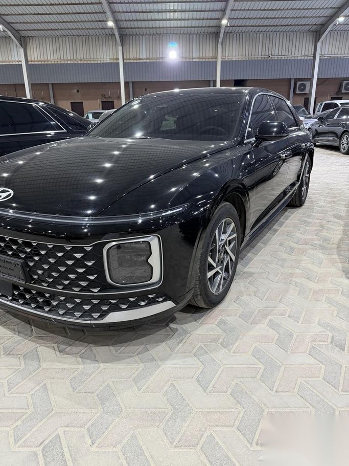 Used Hyundai Azera VII (GN7), 2.5 l, 2023 in Saudi Arabia, Dammam by معرض بن ناشي للسيارات, Black color.  | AUTO.AE | Listing #264494