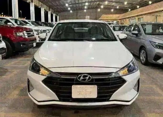 Used Hyundai Elantra VI (AD) Facelift, 1.6 l, 2020 in Saudi Arabia, Dammam by معرض الخشيبان للسيارات, White color. GCC Specs | AUTO.AE | Listing #260293