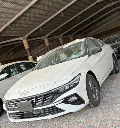 جديدة Hyundai Elantra عملية فيس ليفت VII (CN7), 2.0 l, 2026 في في المملكة العربية السعودية, الدمام من معرض الإنجاز للسيارات، اللون أبيض. مواصفات الخليج | AUTO.AE | إعلان #260755