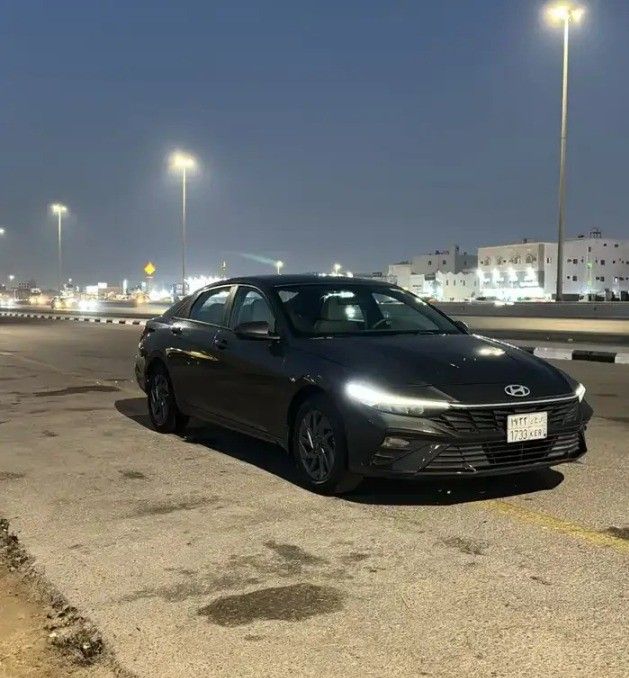 Подержанный Hyundai Elantra VII (CN7) Рестайлинг, 1.6 л, 2024 в Саудовская Аравия, Даммам от معرض سطام الزعبي للسيارات Серый цвет.  | AUTO.AE | Объявление #263443