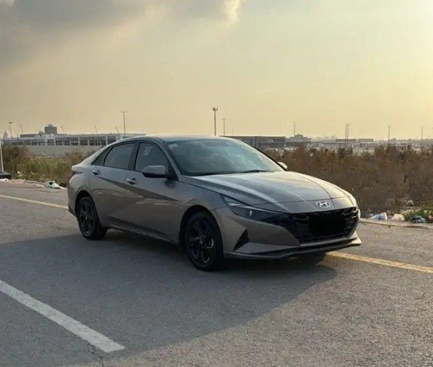 مستعملة Hyundai Elantra VII (CN7), 1.4 l, 2023 في في المملكة العربية السعودية, الدمام من معرض سطام الزعبي للسيارات، اللون رمادي.  | AUTO.AE | إعلان #263472