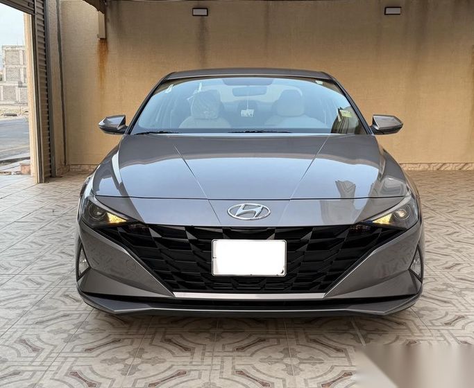 Подержанный Hyundai Elantra VII (CN7), 1.6 л, 2023 в Саудовская Аравия, Даммам от معرض فخر الشرق للسيارات Серый цвет.  | AUTO.AE | Объявление #263862