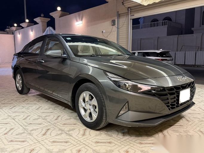 Подержанный Hyundai Elantra VII (CN7), 1.6 л, 2023 в Саудовская Аравия, Даммам от معرض فخر الشرق للسيارات Серый цвет.  | AUTO.AE | Объявление #263863