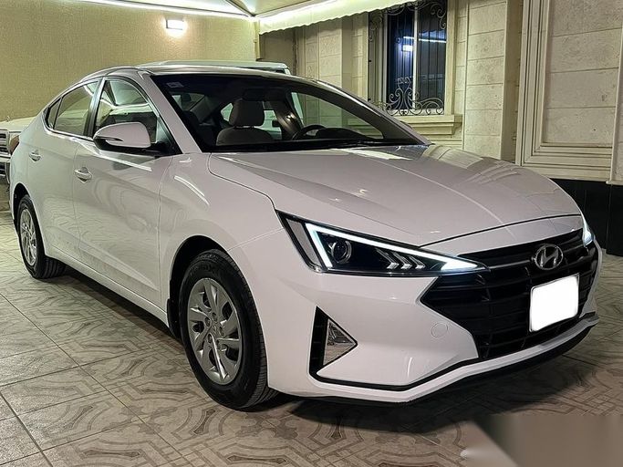 Подержанный Hyundai Elantra VI (AD) Рестайлинг, 2.0 л, 2020 в Саудовская Аравия, Даммам от معرض فخر الشرق للسيارات Белый цвет.  | AUTO.AE | Объявление #263864
