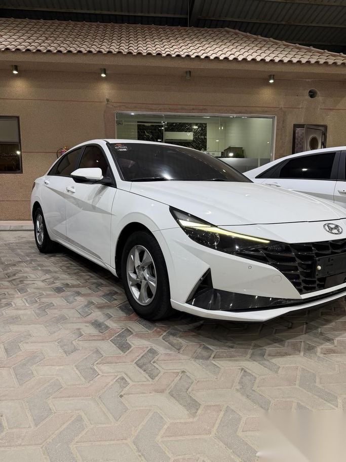 مستعملة Hyundai Elantra VII (CN7), 1.6 l, 2021 في في المملكة العربية السعودية, الدمام من معرض بن ناشي للسيارات، اللون أبيض.  | AUTO.AE | إعلان #264479