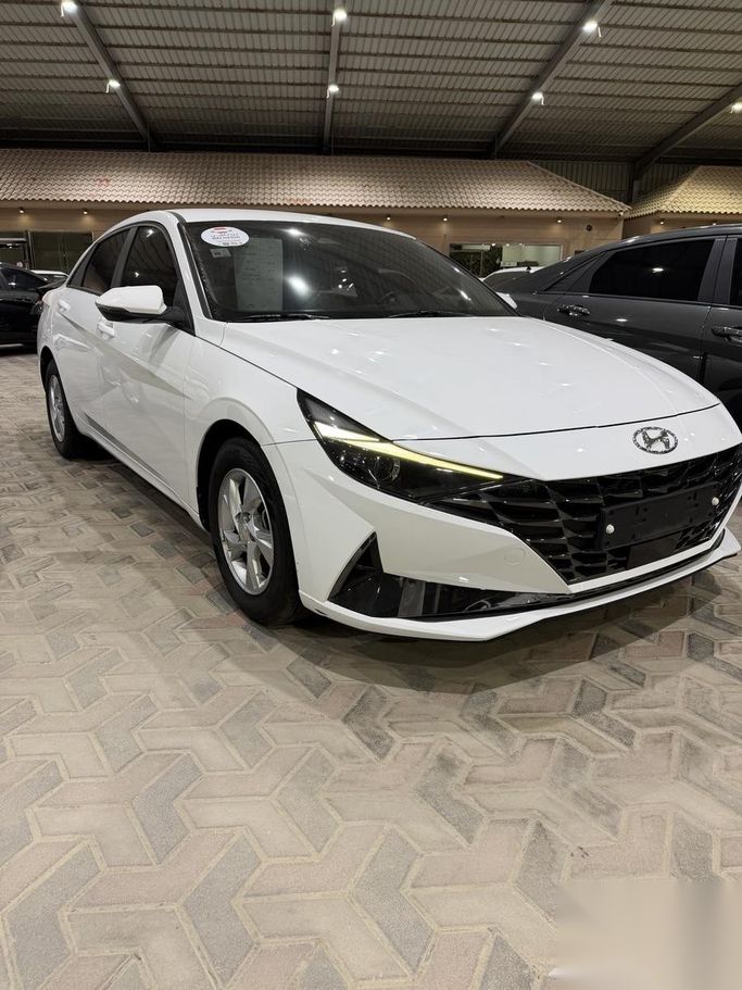 Used Hyundai Elantra VII (CN7), 1.6 l, 2021 in Saudi Arabia, Dammam by معرض بن ناشي للسيارات, White color.  | AUTO.AE | Listing #264480