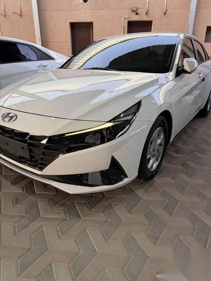 Подержанный Hyundai Elantra VII (CN7), 1.6 л, 2022 в Саудовская Аравия, Даммам от معرض بن ناشي للسيارات Белый цвет.  | AUTO.AE | Объявление #264486