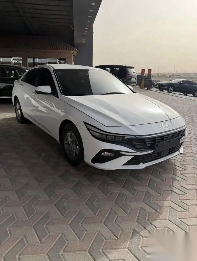 Used Hyundai Elantra VII (CN7) Facelift, 1.6 l, 2024 in Saudi Arabia, Dammam by معرض بن ناشي للسيارات, White color.  | AUTO.AE | Listing #264490