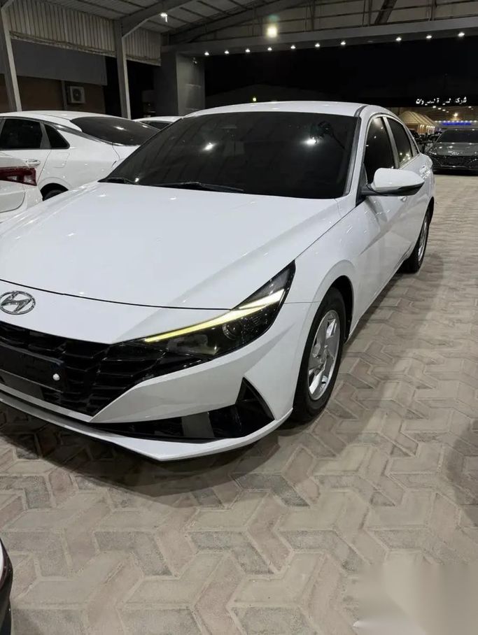 Used Hyundai Elantra VII (CN7), 1.6 l, 2022 in Saudi Arabia, Dammam by معرض بن ناشي للسيارات, White color.  | AUTO.AE | Listing #264497