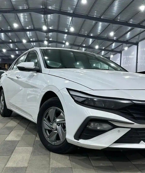 Подержанный Hyundai Elantra VII (CN7) Рестайлинг, 2.0 л, 2024 в Саудовская Аравия, Даммам от معرض اسطول الدرة للسيارات Белый цвет.  | AUTO.AE | Объявление #296055 — фото 3 из 15