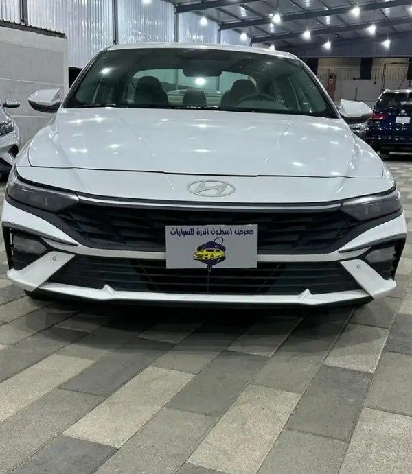 Подержанный Hyundai Elantra VII (CN7) Рестайлинг, 2.0 л, 2024 в Саудовская Аравия, Даммам от معرض اسطول الدرة للسيارات Белый цвет.  | AUTO.AE | Объявление #296055 — фото 4 из 15
