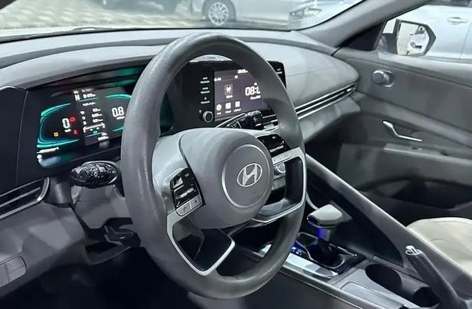 Подержанный Hyundai Elantra VII (CN7) Рестайлинг, 2.0 л, 2024 в Саудовская Аравия, Даммам от معرض اسطول الدرة للسيارات Белый цвет.  | AUTO.AE | Объявление #296055 — фото 14 из 15