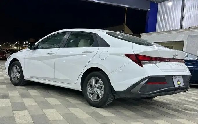 Подержанный Hyundai Elantra VII (CN7) Рестайлинг, 2.0 л, 2024 в Саудовская Аравия, Даммам от معرض اسطول الدرة للسيارات Белый цвет.  | AUTO.AE | Объявление #296055 — фото 7 из 15