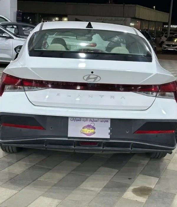 Подержанный Hyundai Elantra VII (CN7) Рестайлинг, 2.0 л, 2024 в Саудовская Аравия, Даммам от معرض اسطول الدرة للسيارات Белый цвет.  | AUTO.AE | Объявление #296055 — фото 8 из 15