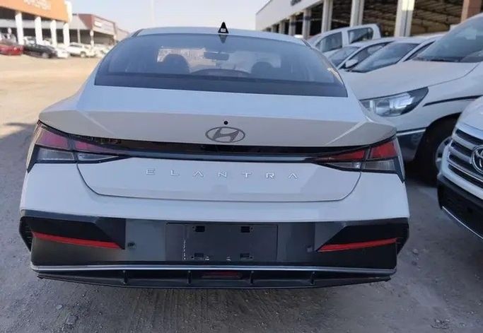 جديدة Hyundai Elantra عملية فيس ليفت VII (CN7)، 1.5 لتر، 2025 في المملكة العربية السعودية، الدمام من معرض مركبة العز، اللون أبيض.  | AUTO.AE | إعلان #296121 — صورة 4 من 10
