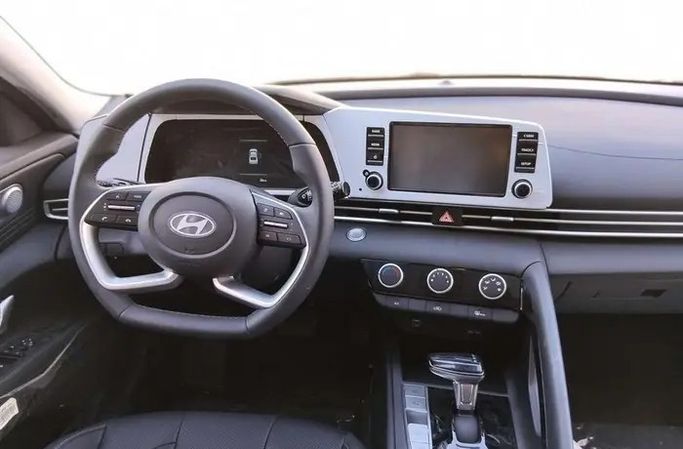 جديدة Hyundai Elantra عملية فيس ليفت VII (CN7)، 1.5 لتر، 2025 في المملكة العربية السعودية، الدمام من معرض مركبة العز، اللون أبيض.  | AUTO.AE | إعلان #296121 — صورة 9 من 10