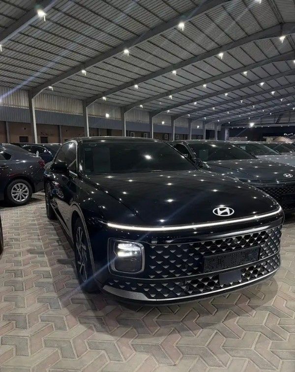 مستعملة Hyundai Grandeur سابعاً, 2.5 l, 2023 في في المملكة العربية السعودية, الدمام من معرض بن ناشي للسيارات، اللون أسود. مواصفات الخليج | AUTO.AE | إعلان #277998
