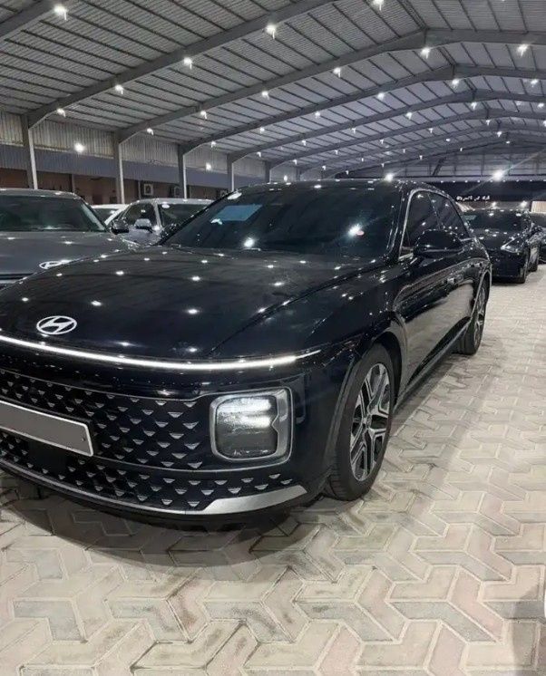 مستعملة Hyundai Grandeur سابعاً, 3.5 l, 2023 في في المملكة العربية السعودية, الدمام من معرض بن ناشي للسيارات، اللون أسود. مواصفات الخليج | AUTO.AE | إعلان #278000