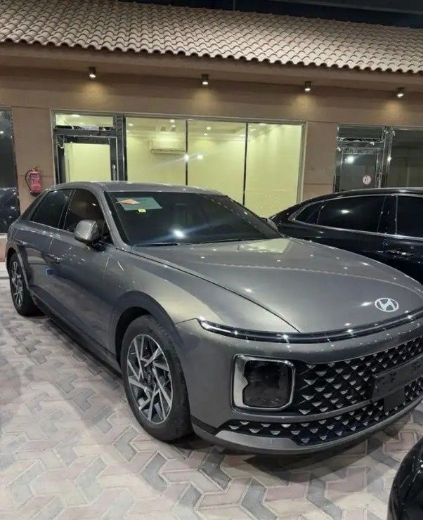 مستعملة Hyundai Grandeur سابعاً, 3.5 l, 2024 في في المملكة العربية السعودية, الدمام من معرض بن ناشي للسيارات، اللون رمادي. مواصفات الخليج | AUTO.AE | إعلان #278002