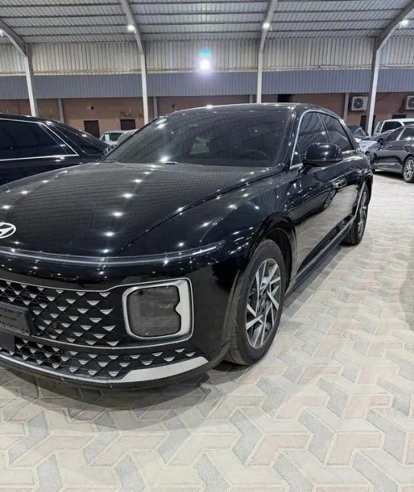 مستعملة Hyundai Grandeur سابعاً, 2.5 l, 2023 في في المملكة العربية السعودية, الدمام من معرض بن ناشي للسيارات، اللون أسود. مواصفات الخليج | AUTO.AE | إعلان #278192