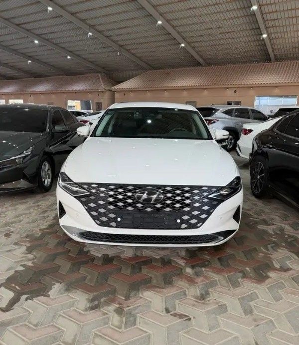 مستعملة Hyundai Grandeur فيس ليفت السادس, 2.5 l, 2022 في في المملكة العربية السعودية, الدمام من معرض بن ناشي للسيارات، اللون أبيض. مواصفات الخليج | AUTO.AE | إعلان #278208