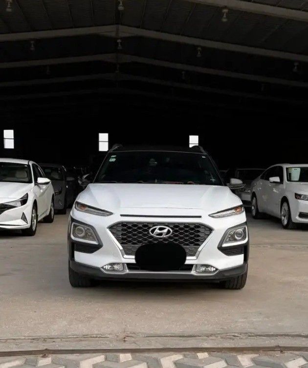 مستعملة Hyundai Kona I, 1.6 l, 2020 في في المملكة العربية السعودية, الدمام من معرض سطام الزعبي للسيارات، اللون أبيض.  | AUTO.AE | إعلان #263370
