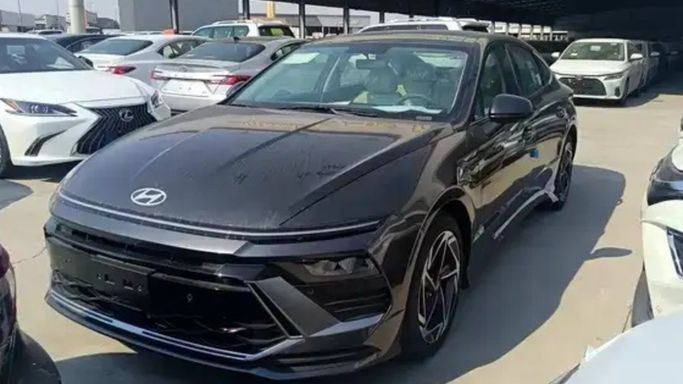 New Hyundai Sonata VIII (DN8) Facelift, 2.5 l, 2025 in Saudi Arabia, Dammam by معرض أبو سيف الشهري للسيارات, Black color.  | AUTO.AE | Listing #266068