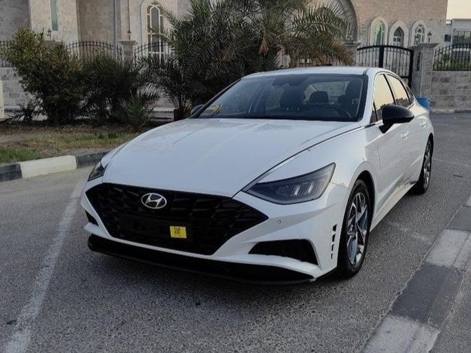 مستعملة ⁦Hyundai Sonata ثامناً (DN8)، 1.6 l، 2022⁩ في في المملكة العربية السعودية, الدمام من معرض ديار الخط للسيارات، اللون أبيض. المواصفات الكورية | AUTO.AE | إعلان #290751