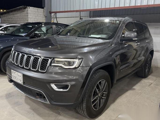 Подержанный Jeep Grand Cherokee IV (WK2) Рестайлинг, 5.7 л, 2018 в Саудовская Аравия, Даммам от معرض فخر الشرق للسيارات Серый цвет.  | AUTO.AE | Объявление #263874