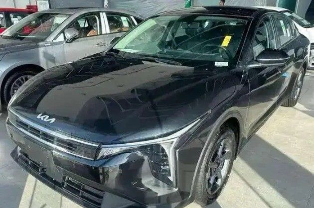 جديدة Kia K4, 1.6 l, 2026 في في المملكة العربية السعودية, الدمام من معرض شركة القيادة للسيارات، اللون أسود.  | AUTO.AE | إعلان #264759