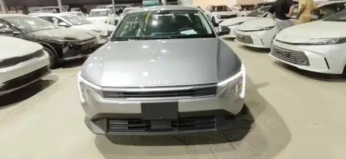 جديدة Kia K4, 1.6 l, 2026 في في المملكة العربية السعودية, الدمام من معرض أبو سيف الشهري للسيارات، اللون رمادي. مواصفات الخليج | AUTO.AE | إعلان #266038