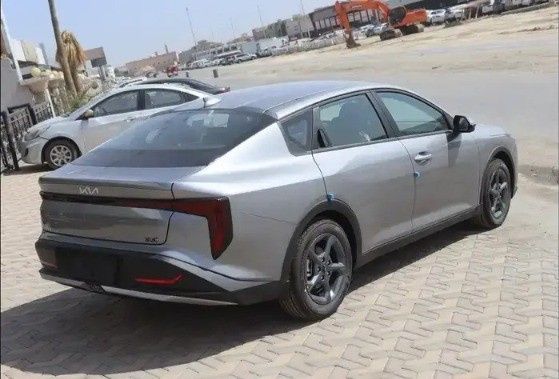 جديدة Kia K4, 2.0 l, 2026 في في المملكة العربية السعودية, الدمام من معرض شركة القرني للسيارات، اللون فضي.  | AUTO.AE | إعلان #268308