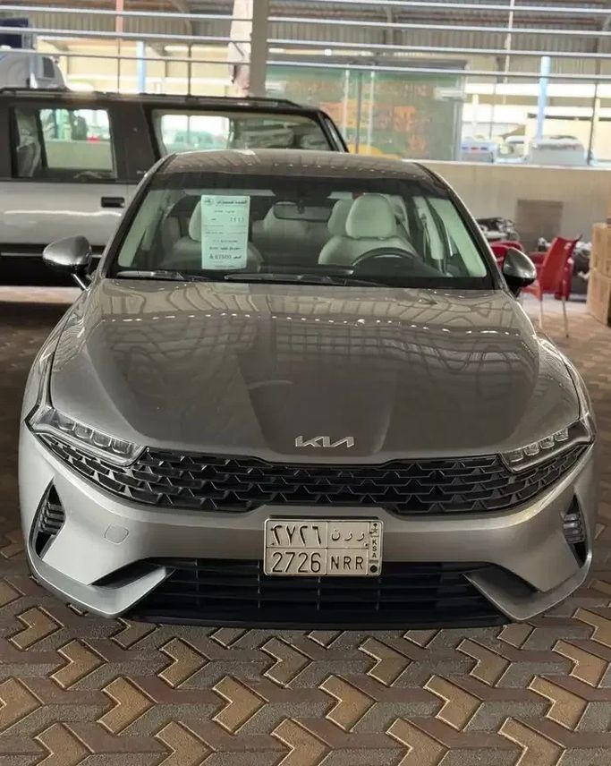 Подержанный Kia K5 III Рестайлинг, 2.0 л, 2023 в Саудовская Аравия, Даммам от مجموعة الخليج للسيارات Серебристый цвет.  | AUTO.AE | Объявление #262275