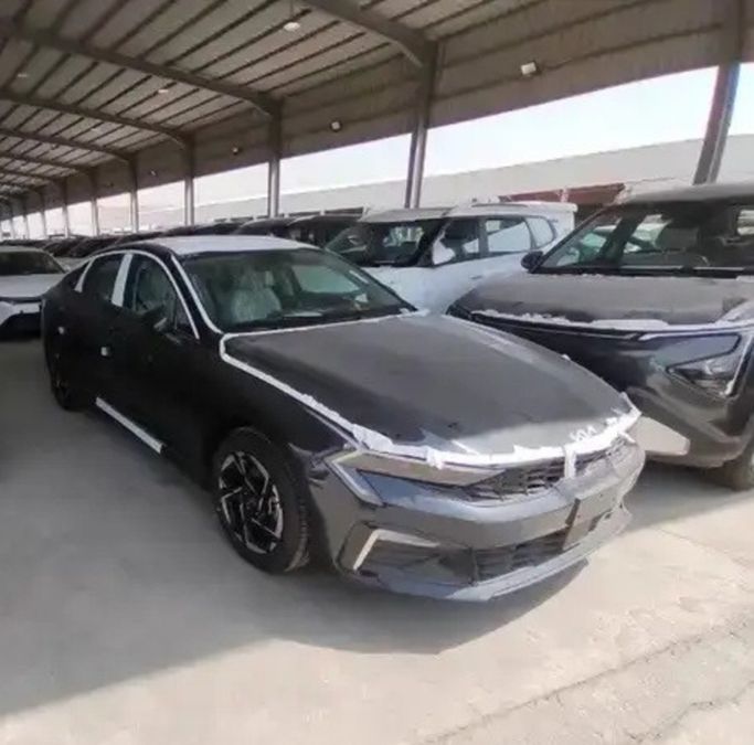 جديدة Kia K5 ثالثاً فيس ليفت, 2.5 l, 2026 في في المملكة العربية السعودية, الدمام من معرض أبو سيف الشهري للسيارات، اللون أزرق.  | AUTO.AE | إعلان #264567