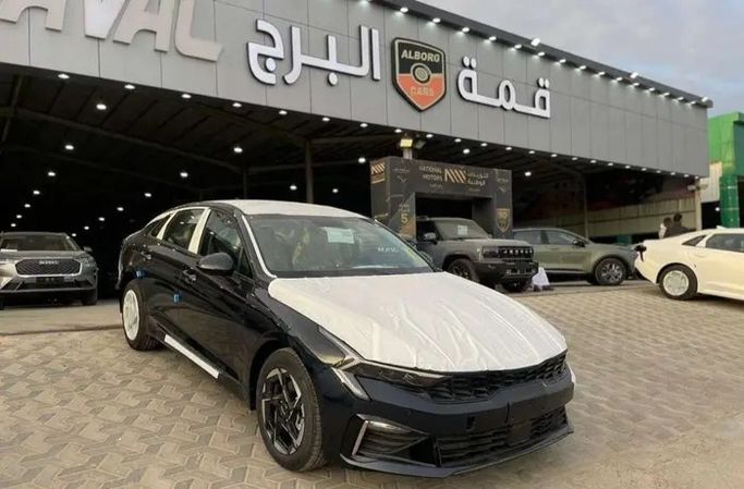جديدة Kia K5 ثالثاً فيس ليفت, 2.0 l, 2026 في في المملكة العربية السعودية, الدمام من قمة البرج للسيارات، اللون أسود. أخرى | AUTO.AE | إعلان #265775