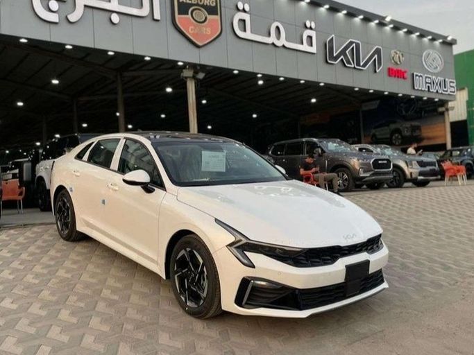 جديدة Kia K5 ثالثاً فيس ليفت, 2.5 l, 2026 في في المملكة العربية السعودية, الدمام من قمة البرج للسيارات، اللون أبيض. أخرى | AUTO.AE | إعلان #266856