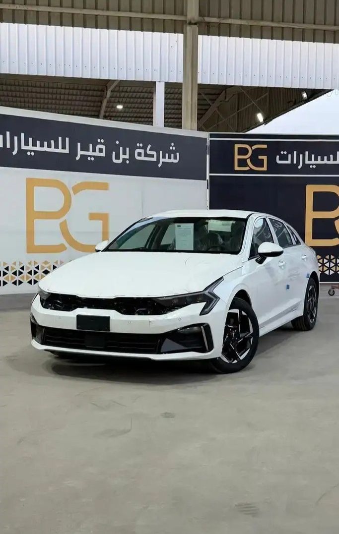 Новый Kia K5 III Рестайлинг, 2.5 л, 2026 в Саудовская Аравия, Даммам от شركة بن قير للسيارات Белый цвет. GCC | AUTO.AE | Объявление #266944