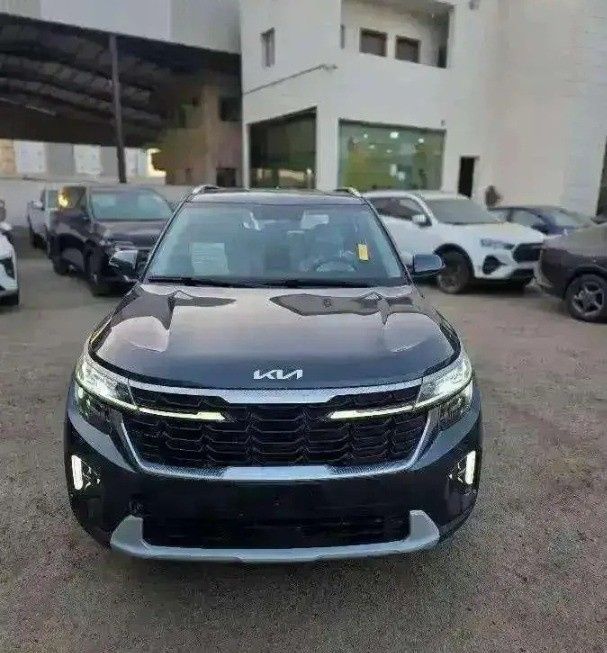 جديدة Kia Seltos أنا فيس ليفت, 1.5 l, 2025 في في المملكة العربية السعودية, الدمام من معرض شركة القيادة للسيارات، اللون أزرق داكن.  | AUTO.AE | إعلان #264721