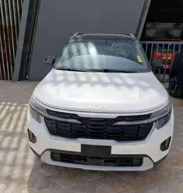 جديدة Kia Seltos أنا فيس ليفت, 1.5 l, 2025 في في المملكة العربية السعودية, الدمام من معرض شركة القيادة للسيارات، اللون أبيض.  | AUTO.AE | إعلان #264733