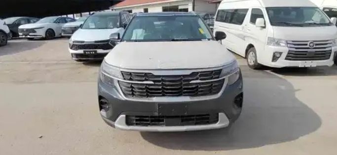 جديدة Kia Seltos أنا فيس ليفت, 1.5 l, 2026 في في المملكة العربية السعودية, الدمام من معرض أبو سيف الشهري للسيارات، اللون رمادي.  | AUTO.AE | إعلان #265384