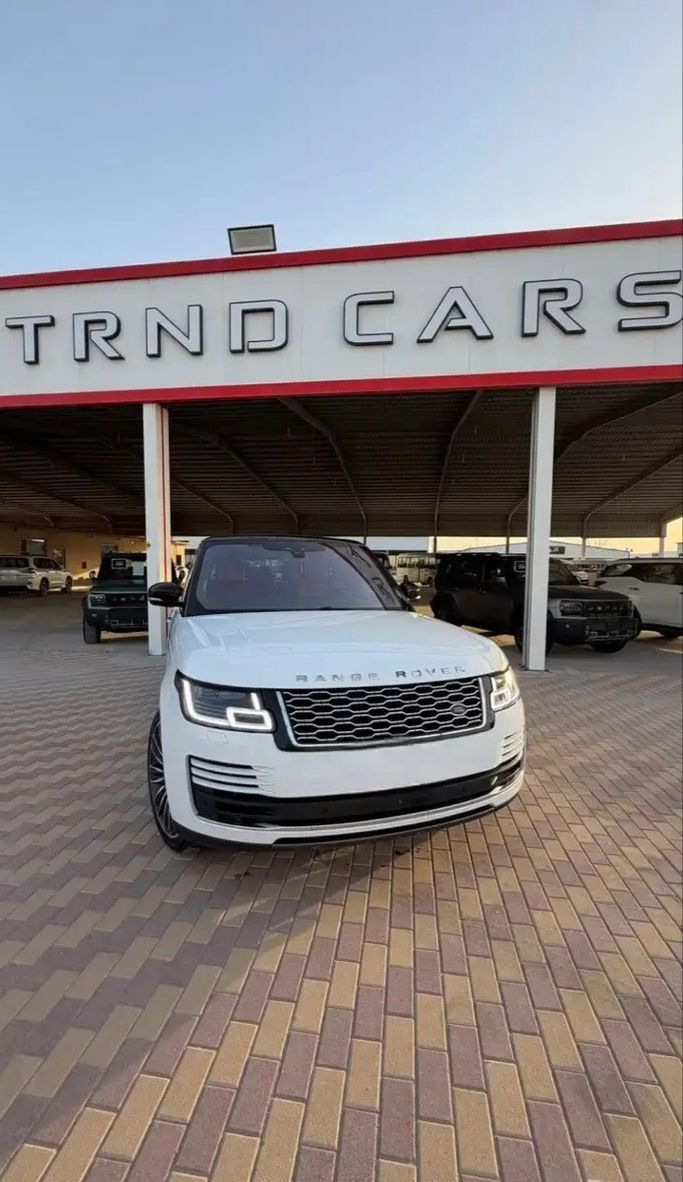 مستعملة Land Rover Range Rover P525 فيس ليفت IV, 5.0 l, 2020 في في المملكة العربية السعودية, الدمام من معرض ترند كارز للسيارات، اللون أبيض. مواصفات الخليج | AUTO.AE | إعلان #275816